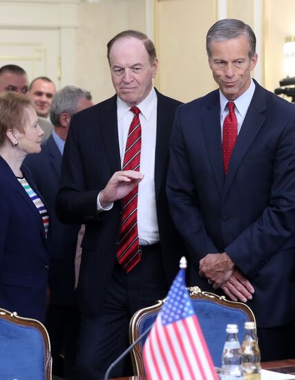 Russian Federation Council members meet with US Congress delegation