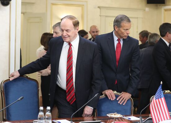 Russian Federation Council members meet with US Congress delegation