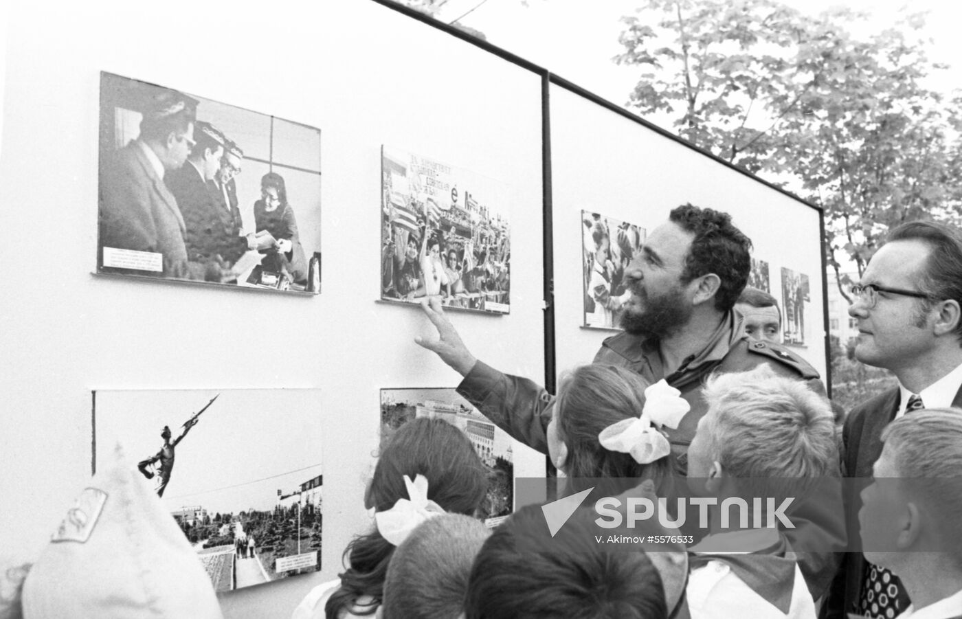 Fidel Castro visits USSR