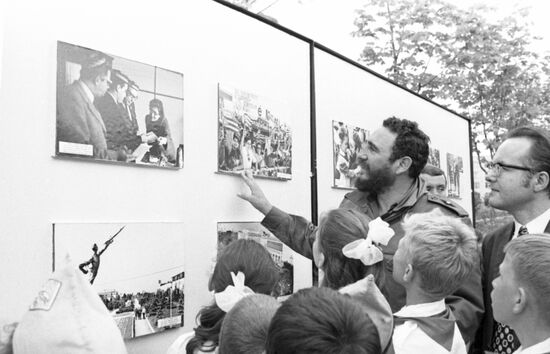Fidel Castro visits USSR