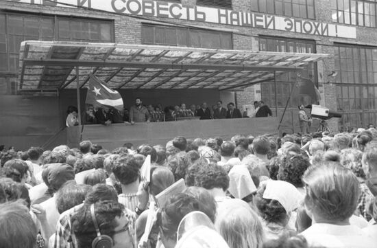Fidel Castro visits USSR
