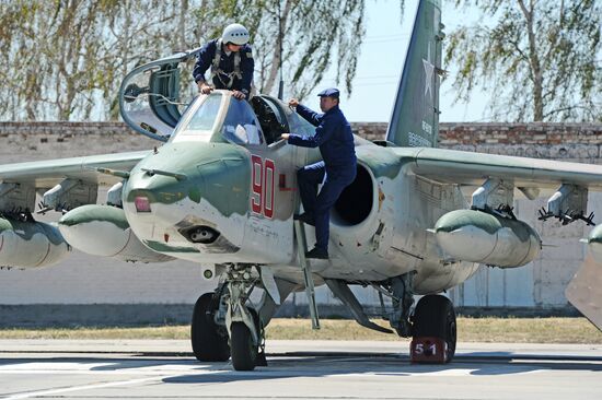 Russian aircraft return from Syria