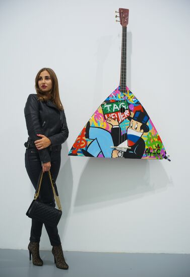 Exhibition by US street artist Alec Monopoly