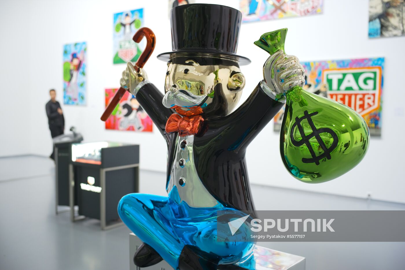 Exhibition by US street artist Alec Monopoly