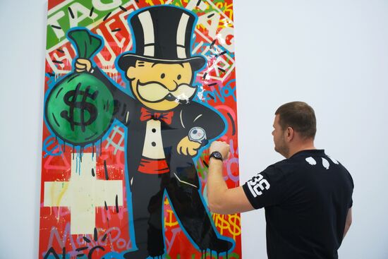 Exhibition by US street artist Alec Monopoly