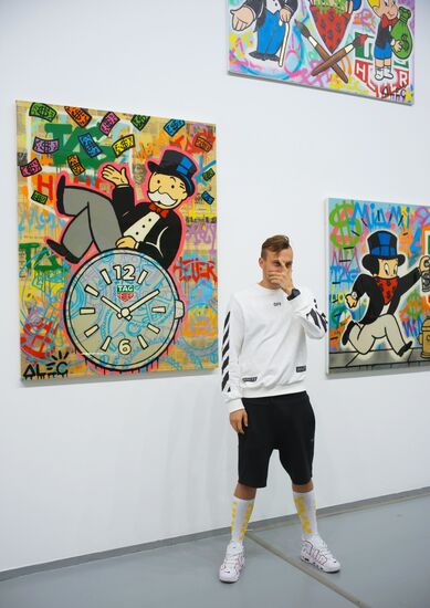 Exhibition by US street artist Alec Monopoly