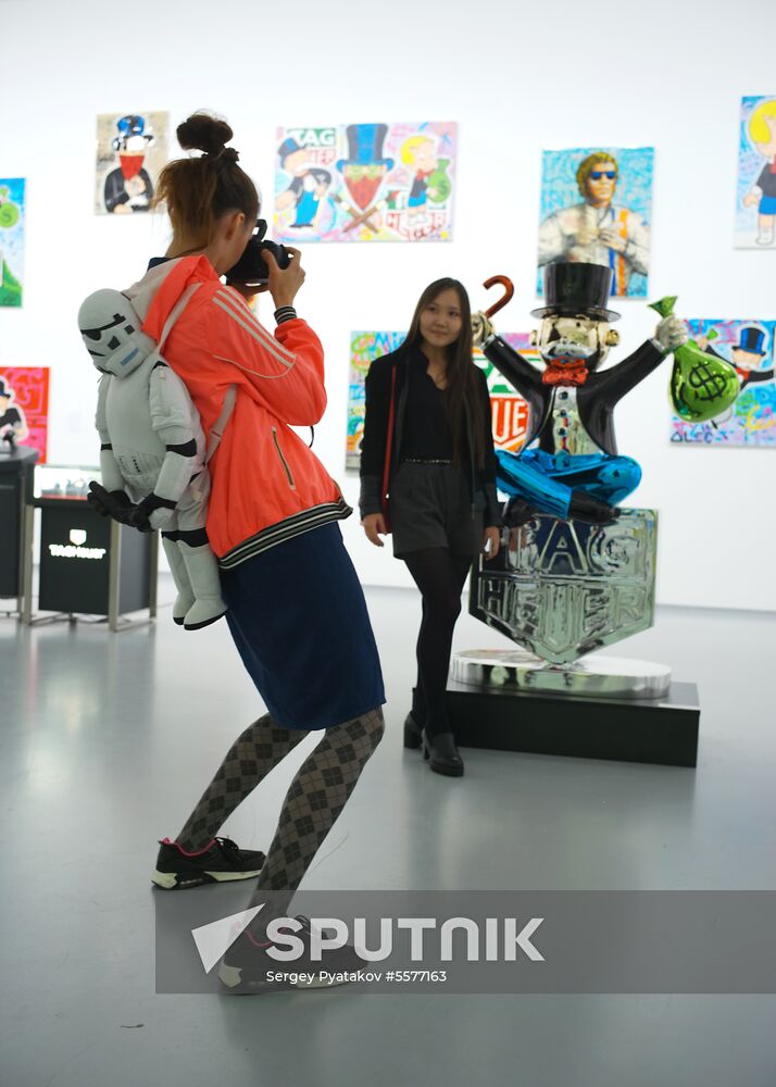 Exhibition by US street artist Alec Monopoly