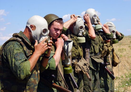 LPR people's militia holds military exercise