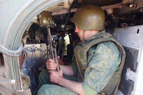 LPR people's militia holds military exercise