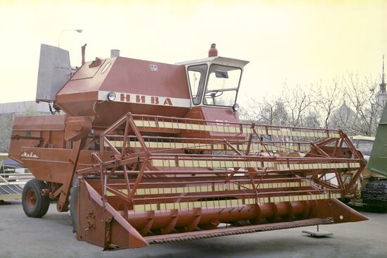 Self-propelled harvester SK-5 Niva
