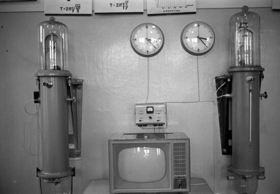 Fedchenko astronomical clock at the lab of the All-Union Scientific Research Institute for Physical Engineering and Radiotechnical Metrology