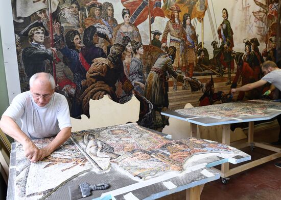 Recreating Vasily Nesterenko's painting 'The Triumph of the Russian Fleet' through mosaic
