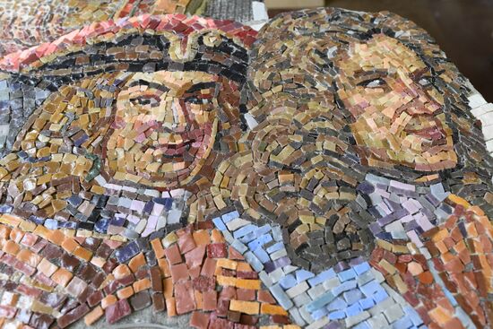 Recreating Vasily Nesterenko's painting 'The Triumph of the Russian Fleet' through mosaic