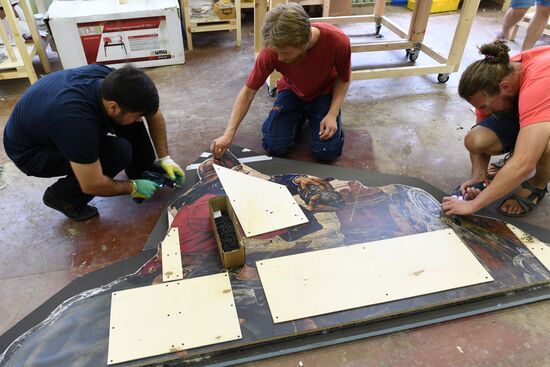 Recreating Vasily Nesterenko's painting 'The Triumph of the Russian Fleet' through mosaic