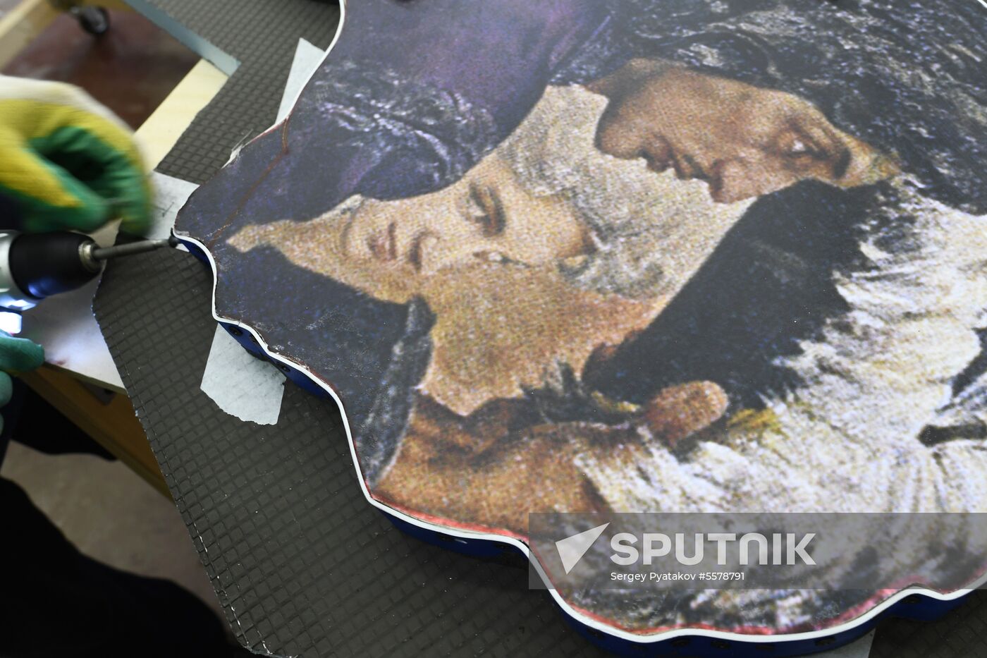 Recreating Vasily Nesterenko's painting 'The Triumph of the Russian Fleet' through mosaic