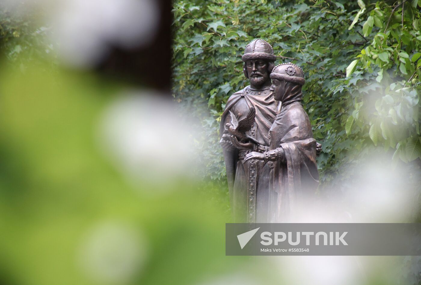 Monument to Peter and Fevronia unveiled in Crimea