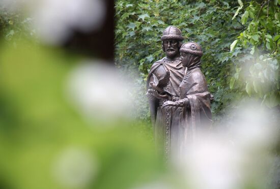 Monument to Peter and Fevronia unveiled in Crimea