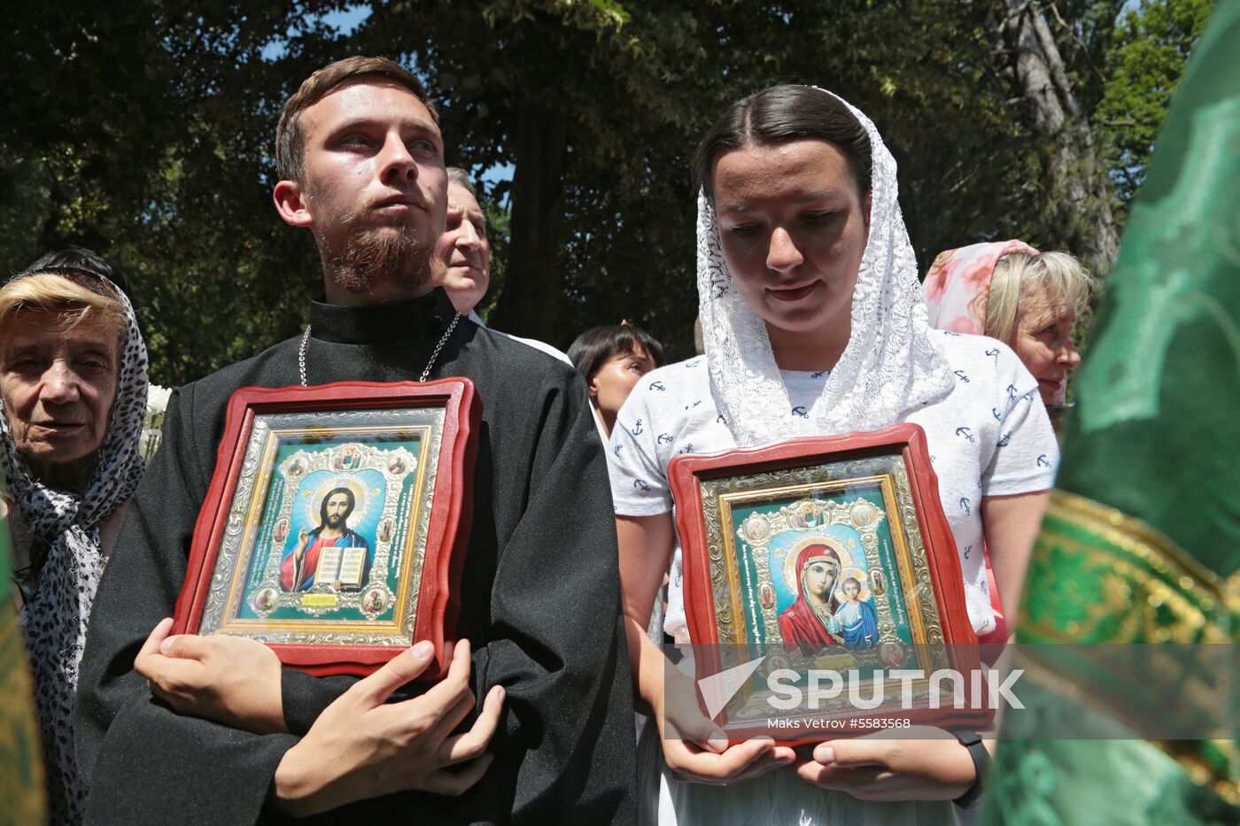 Monument to Peter and Fevronia unveiled in Crimea