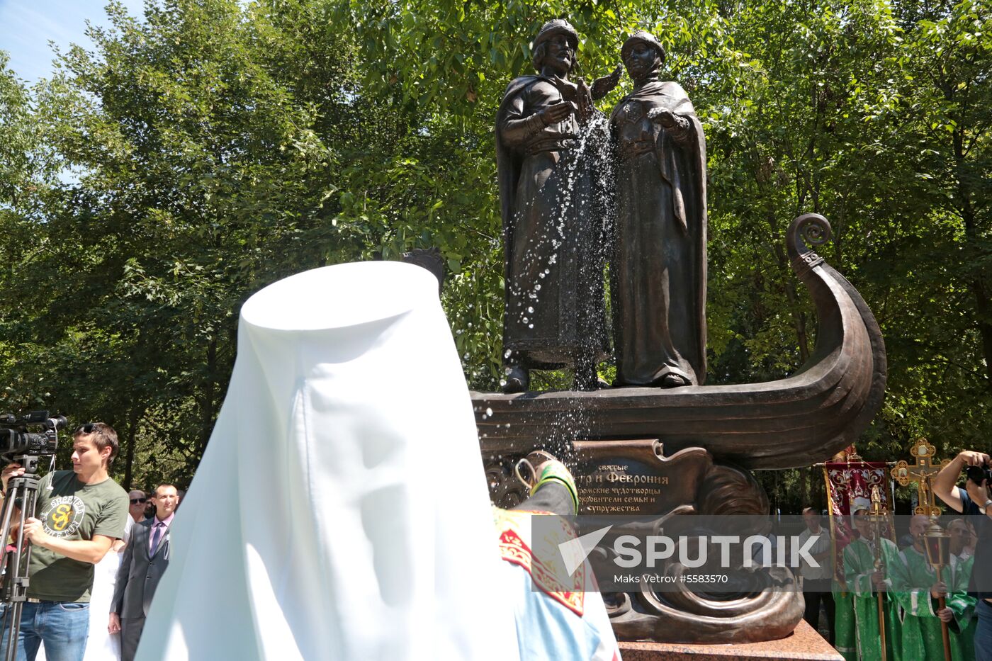 Monument to Peter and Fevronia unveiled in Crimea