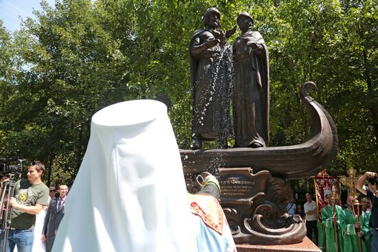 Monument to Peter and Fevronia unveiled in Crimea