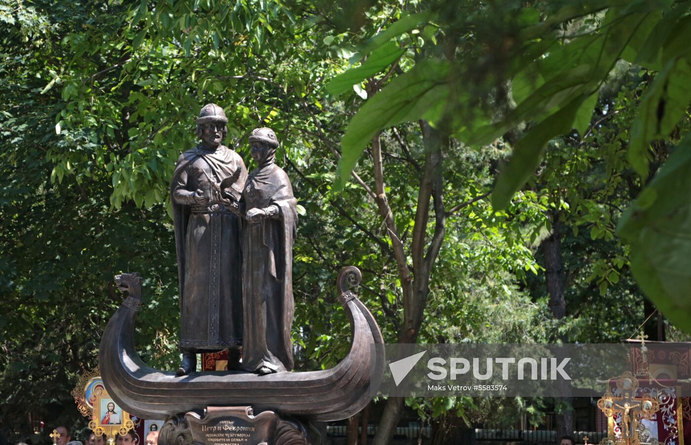 Monument to Peter and Fevronia unveiled in Crimea