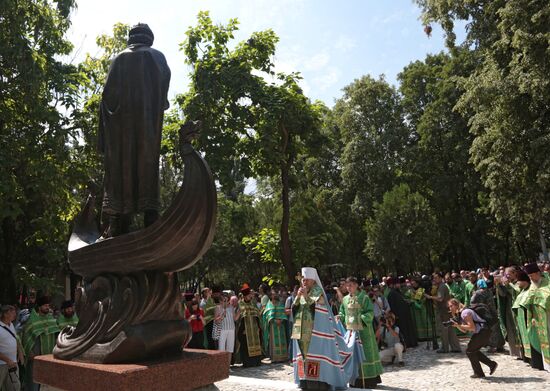 Monument to Peter and Fevronia unveiled in Crimea