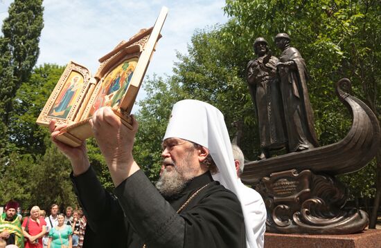 Monument to Peter and Fevronia unveiled in Crimea