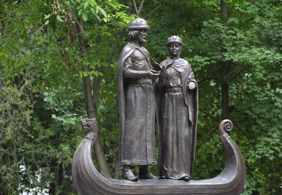 Monument to Peter and Fevronia unveiled in Crimea