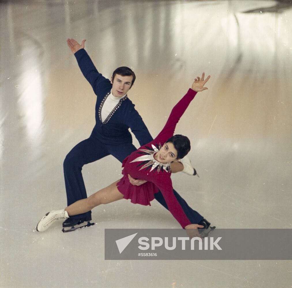 Figure skaters Irina Rodnina and Alexander Zaitsev