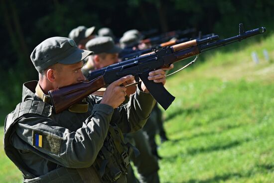 Reservists of Ukraine's National Guard hold drills