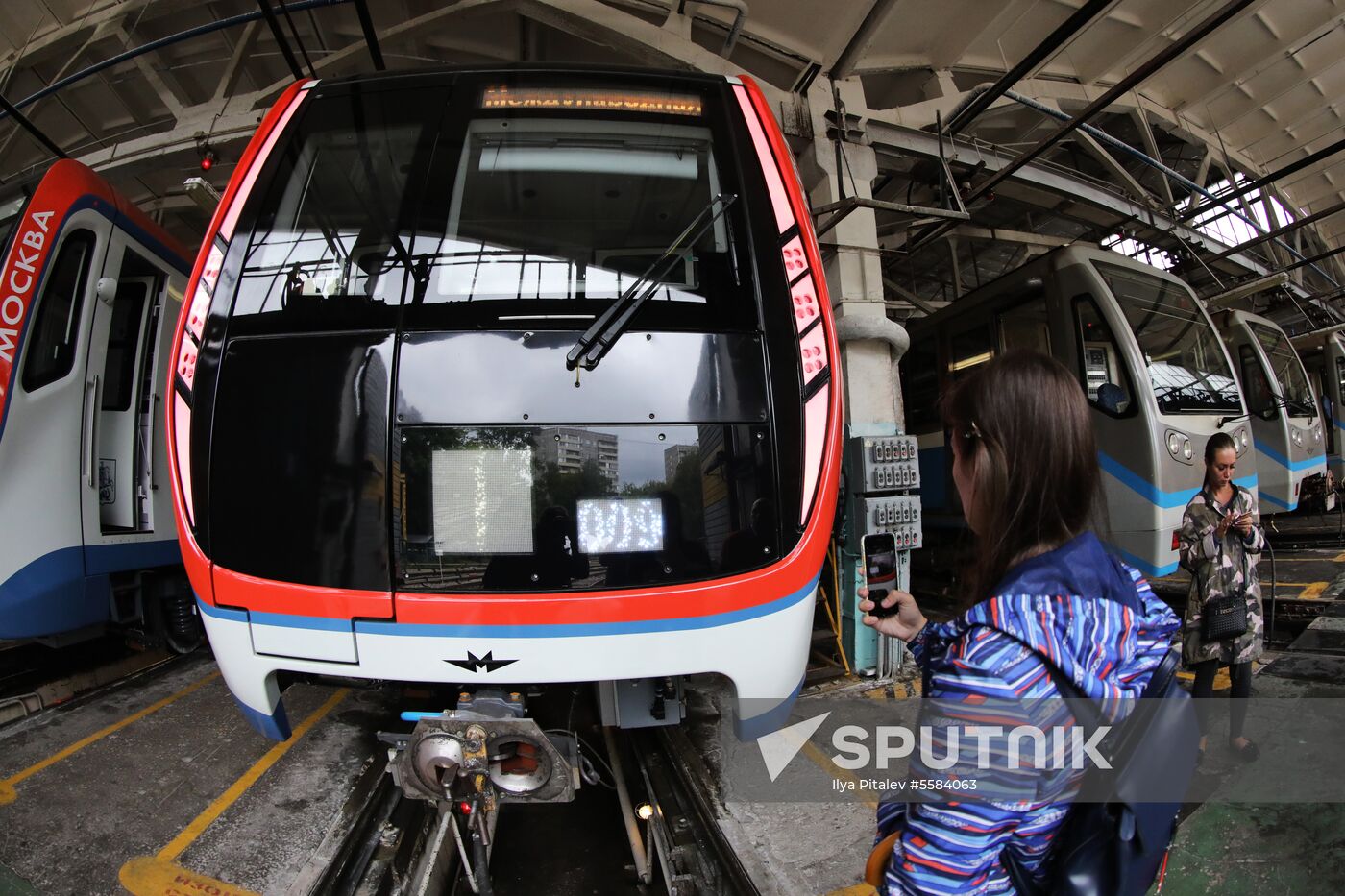 Moscow Metro's renovated Moskva train