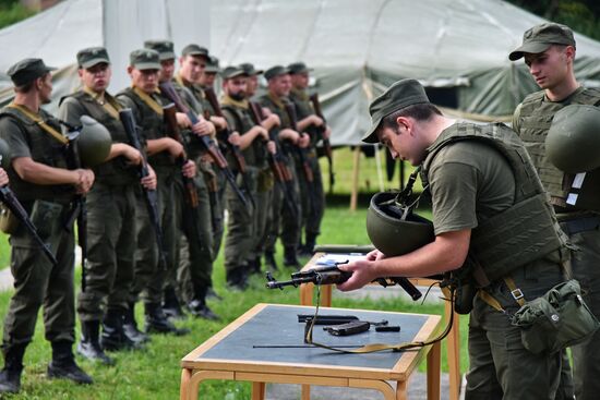 Reservists of Ukraine's National Guard hold drills