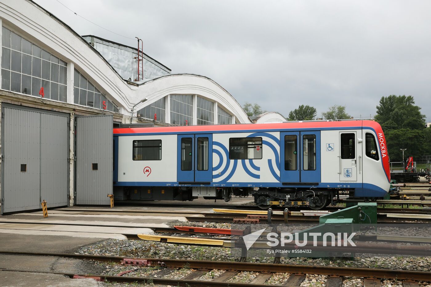 Moscow Metro's renovated Moskva train