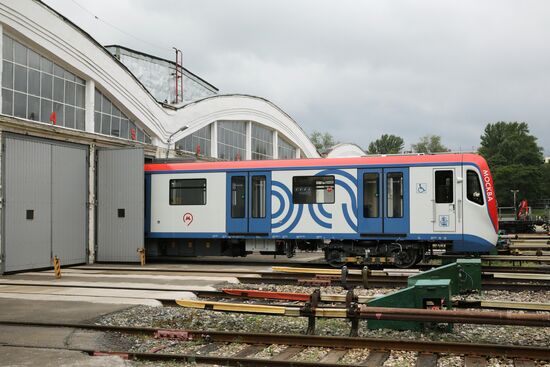 Moscow Metro's renovated Moskva train