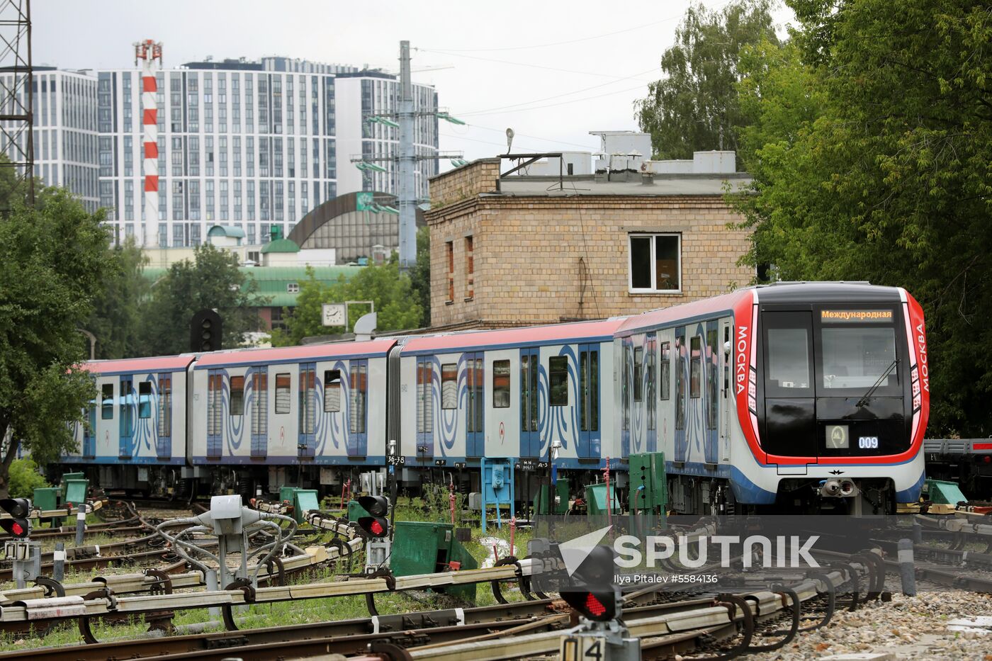 Moscow Metro's renovated Moskva train