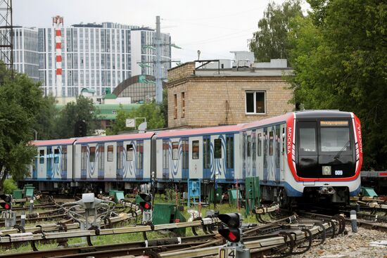 Moscow Metro's renovated Moskva train