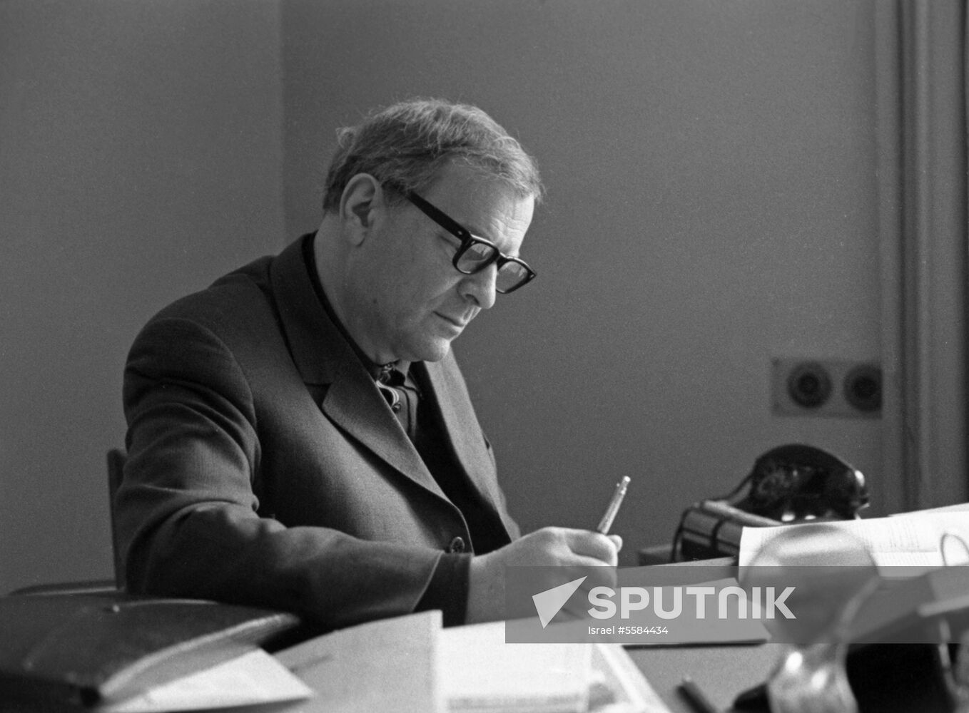 Soviet physicist Lev Artsimovich