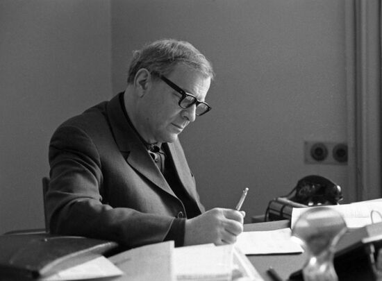 Soviet physicist Lev Artsimovich