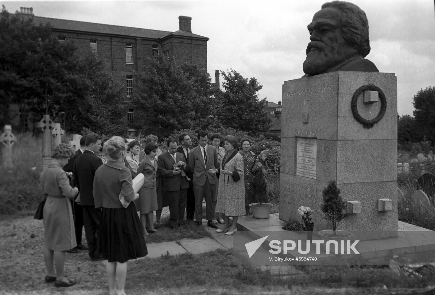 Bust of Karl Marx at the Highgate Cemetery