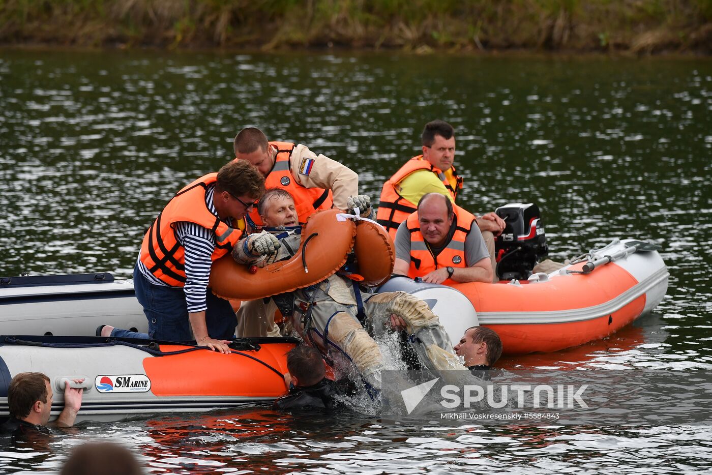 ISS Expedition 59/60 crew trains for water landing
