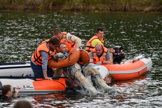 ISS Expedition 59/60 crew trains for water landing