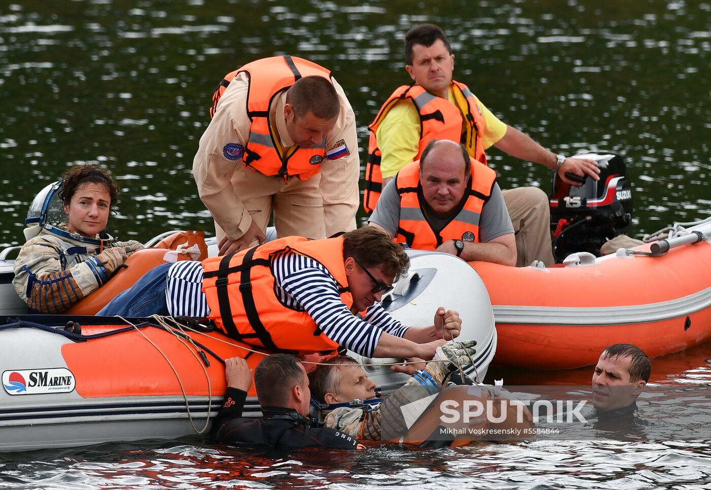 ISS Expedition 59/60 crew trains for water landing