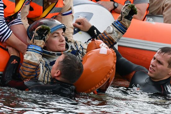 ISS Expedition 59/60 crew trains for water landing