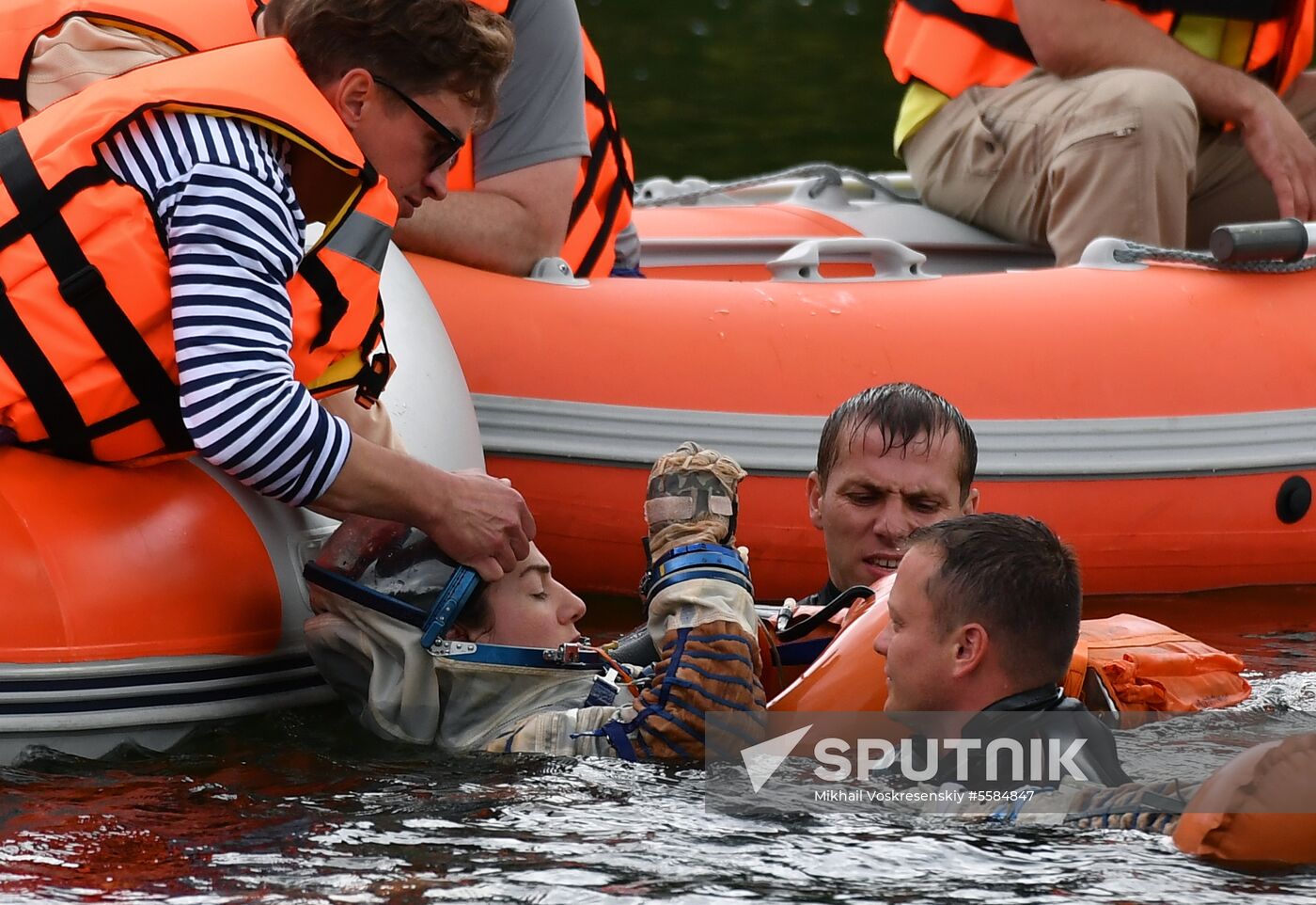 ISS Expedition 59/60 crew trains for water landing