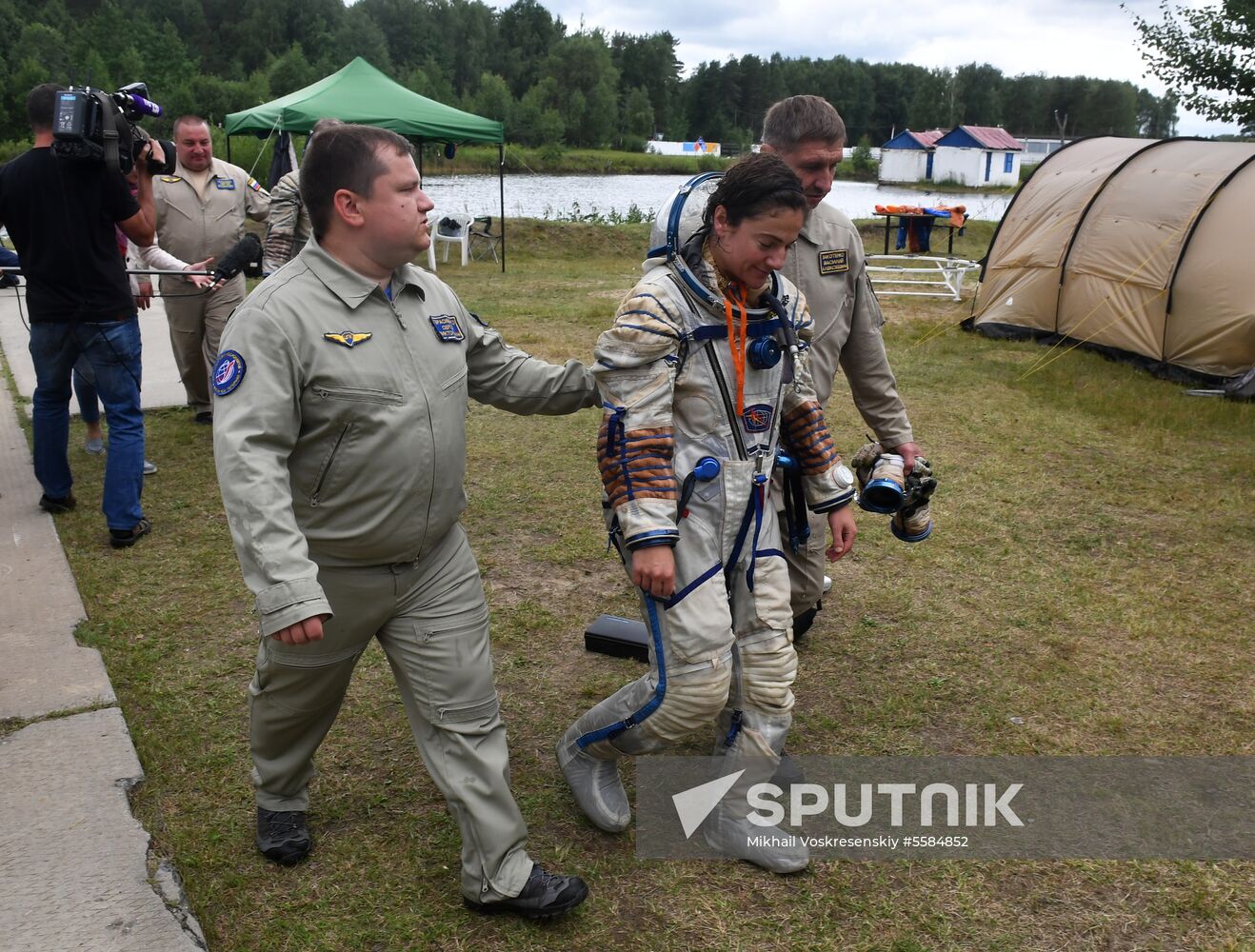 ISS Expedition 59/60 crew trains for water landing
