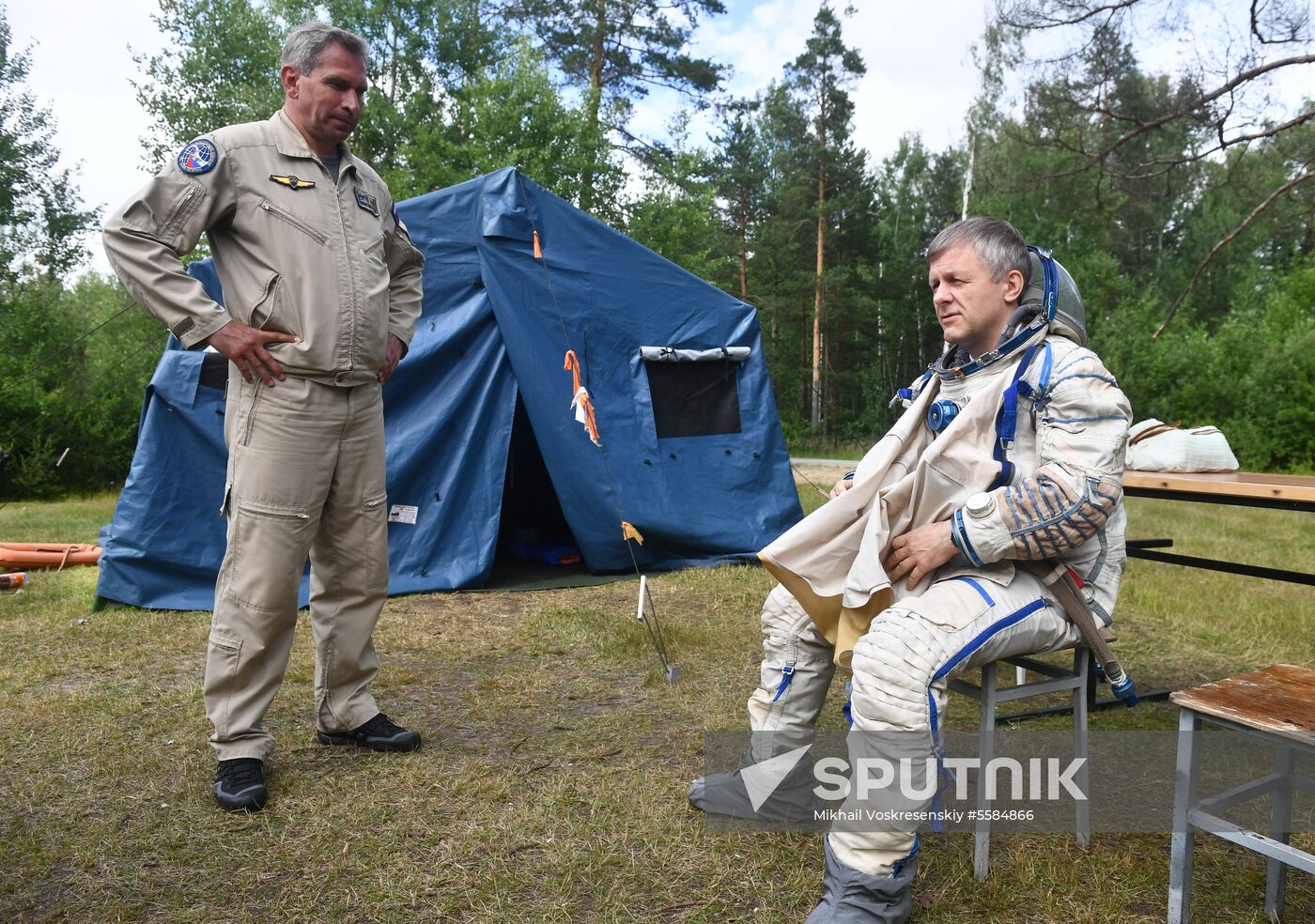 ISS Expedition 59/60 crew trains for water landing