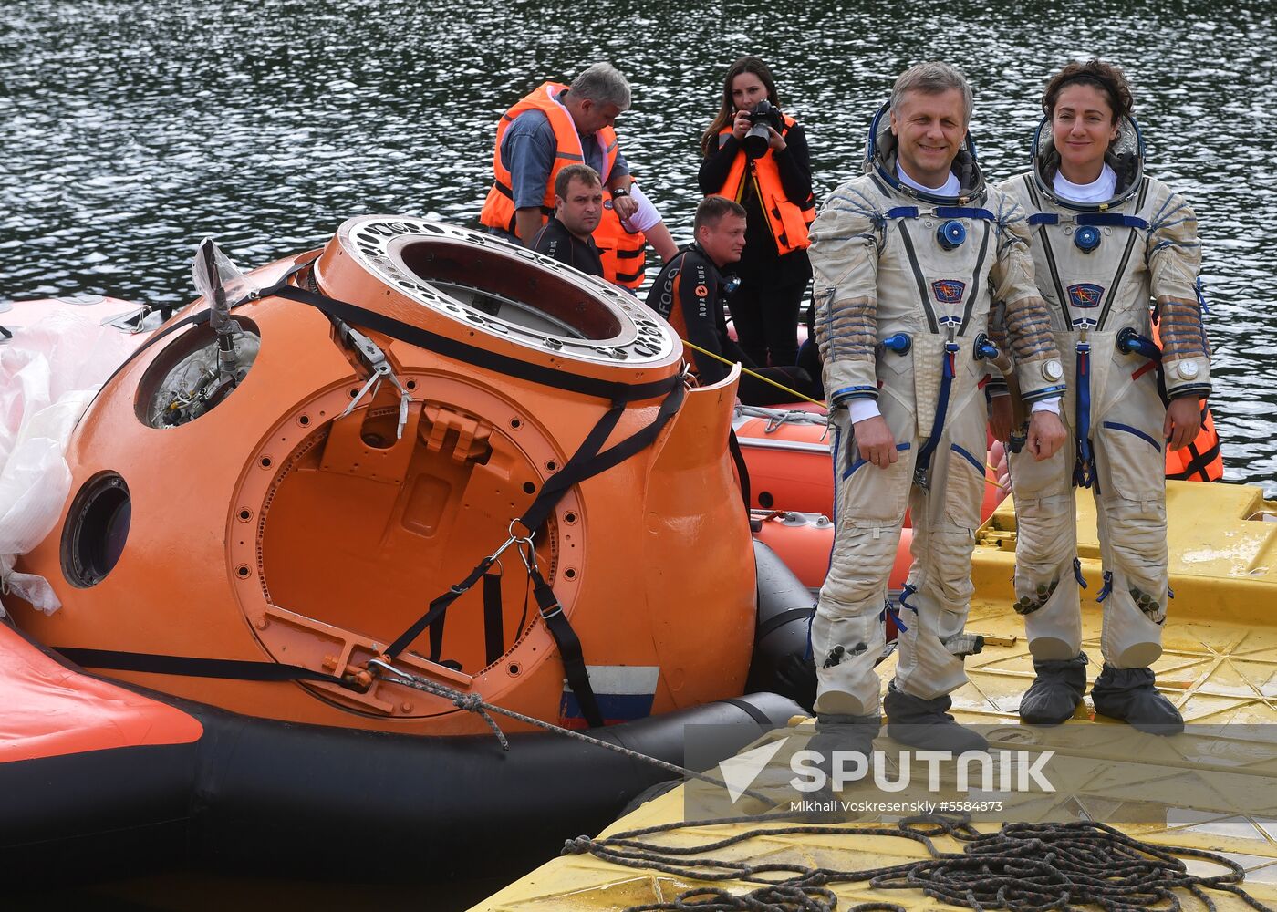 ISS Expedition 59/60 crew trains for water landing