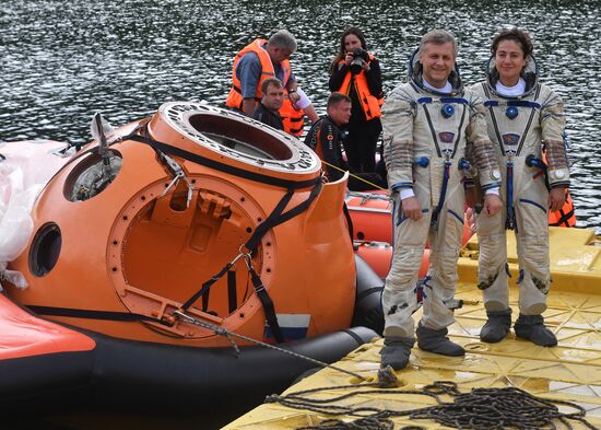 ISS Expedition 59/60 crew trains for water landing