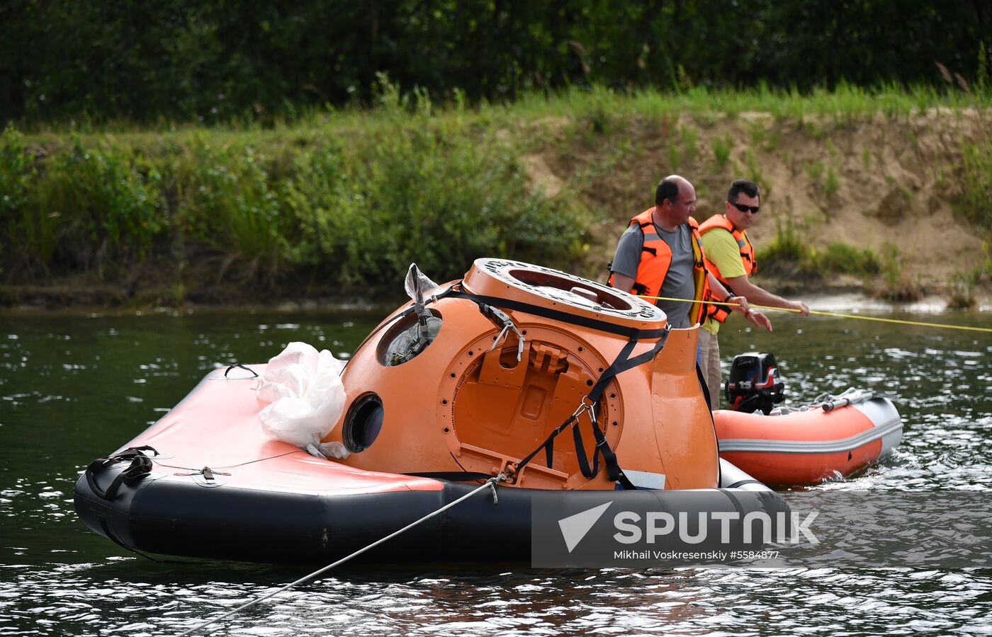 ISS Expedition 59/60 crew trains for water landing