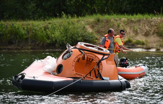 ISS Expedition 59/60 crew trains for water landing
